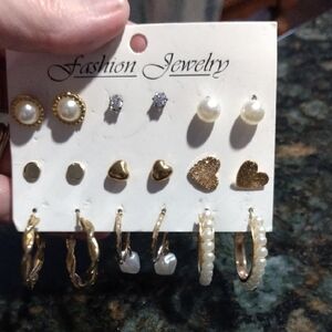 🌲Gold and Pearl Earring Set